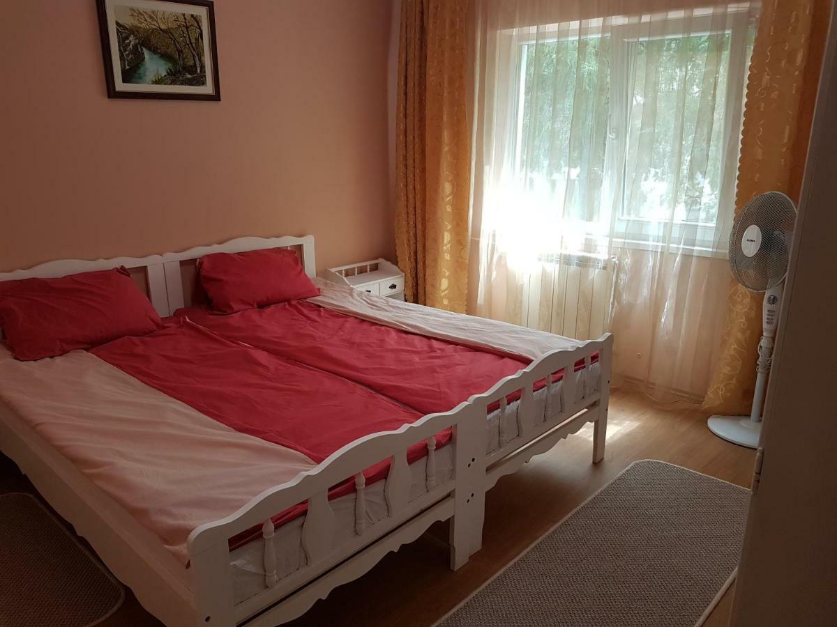 Апартаменты Apartament Aura Орадя Экстерьер фото