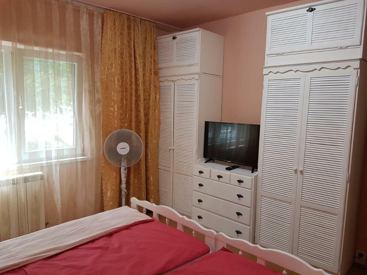 Апартаменты Apartament Aura Орадя Экстерьер фото
